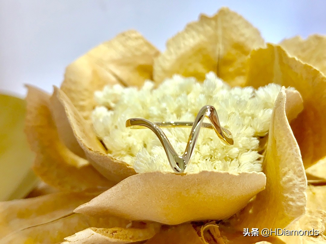 适合春夏的贵气感首饰,多彩首饰点缀细节不经意的时尚感