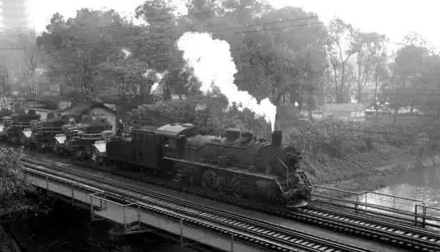 攀成钢变迁记实：曾经无缝难忘怀两鬓斑白忆当年