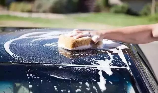 汽车玻璃突然自爆可以查出原因吗,汽车玻璃自爆原因有哪些