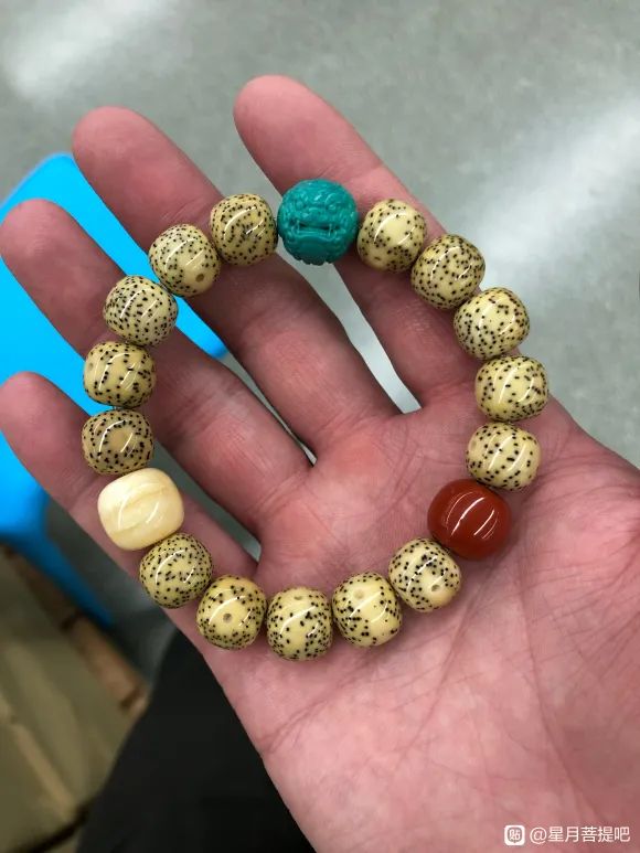 高格调手腕配饰,秋季时尚小配饰