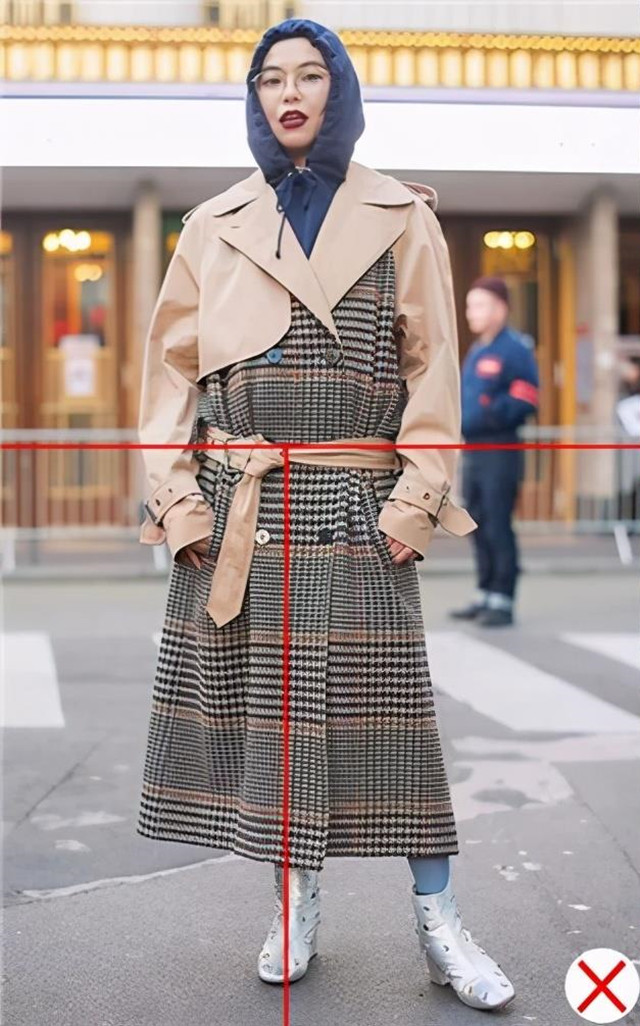 “矮个”女生，尽量避免这4种穿搭，显胖容易显矮，你中招了几个