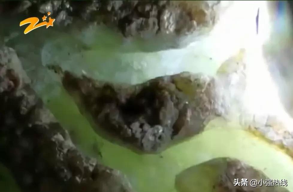 直播间买翡翠手镯货不对版怎么办,为什么直播间买翡翠感觉货不对版