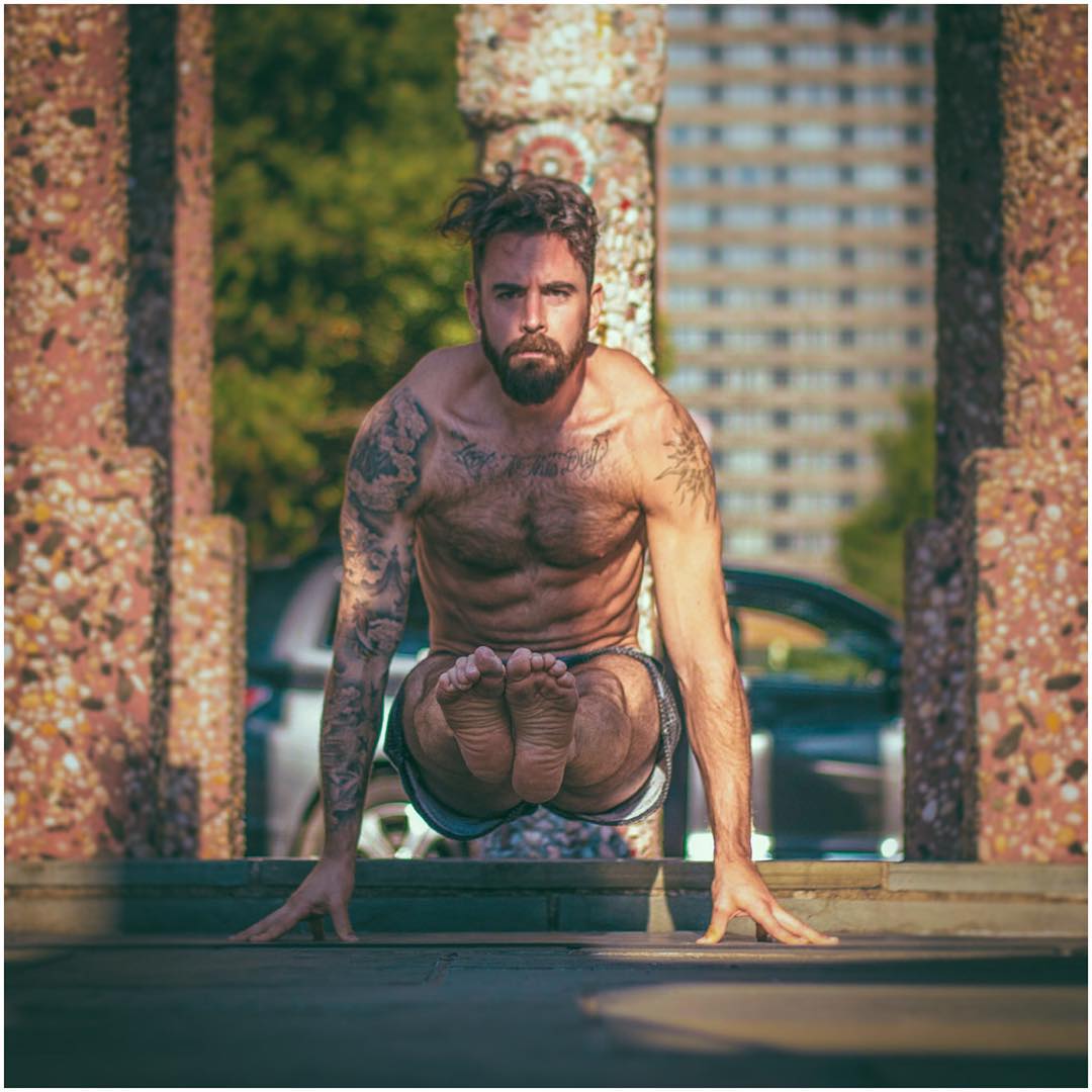 夏天t恤男生穿搭简单,男士夏季t恤穿搭技巧