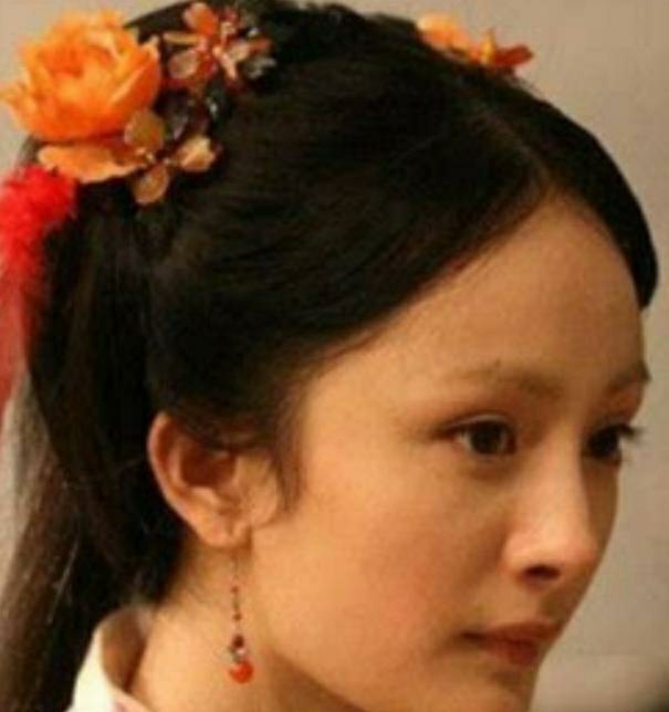 有哪些明星是朝天鼻,塌鼻好看的明星