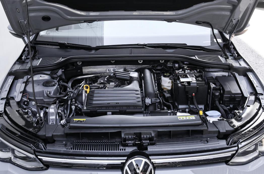 家用车两厢好还是三厢好,省油运动颜值高油混大气轿车推荐