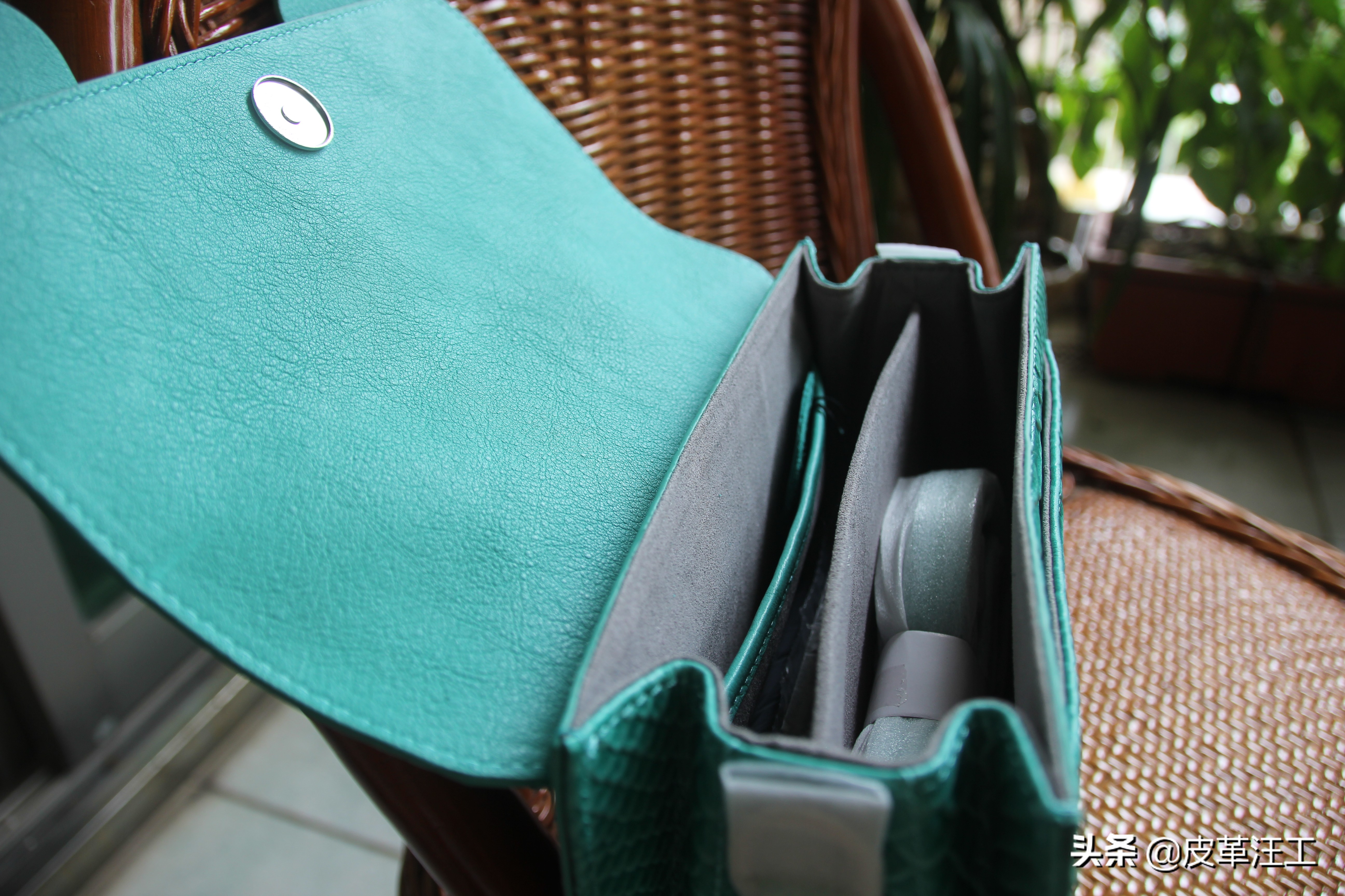 官方正品牛皮女包秋冬百搭款,各种蛇纹真皮气质女包