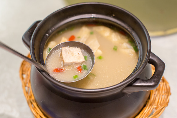 深藏在森林之中的温泉酒店，周末度假的好地方