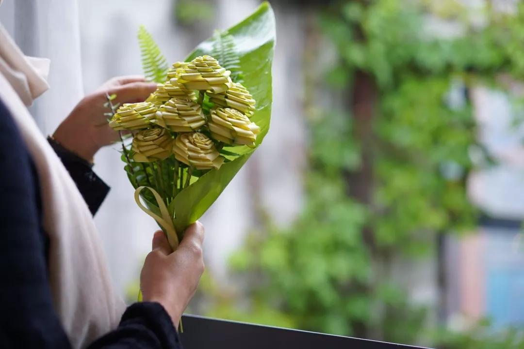 徒手编玫瑰花教程,只需要一把剪刀就能剪出刘海