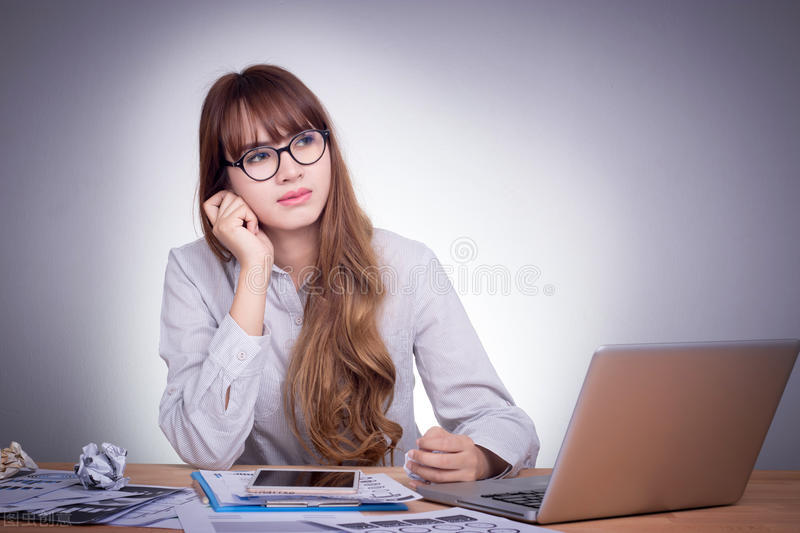 员工不服从管理顶撞你又不能开除,员工总犯低级错误怎么办能罚钱吗