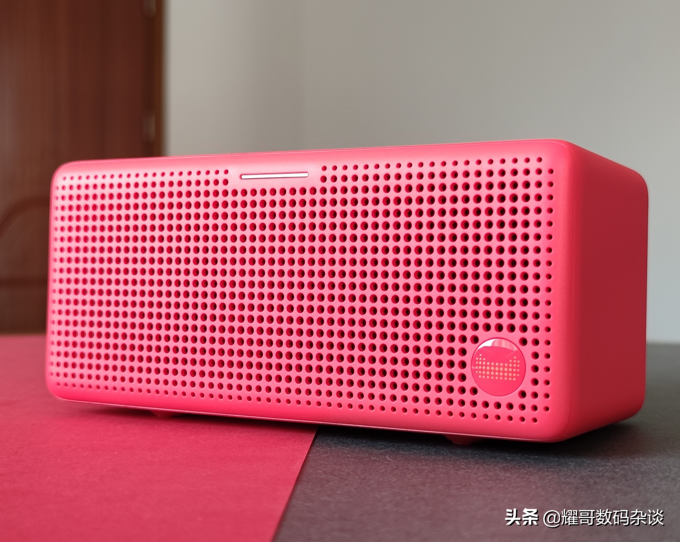 天猫精灵和小爱音箱哪个音质好,天猫精灵智能吸顶音箱和智能家居