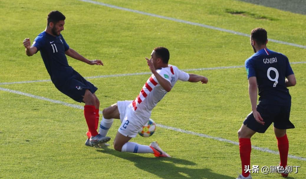 大冷！世青赛头号热门出局，球员捂脸不敢相信，“足球荒漠”逆袭