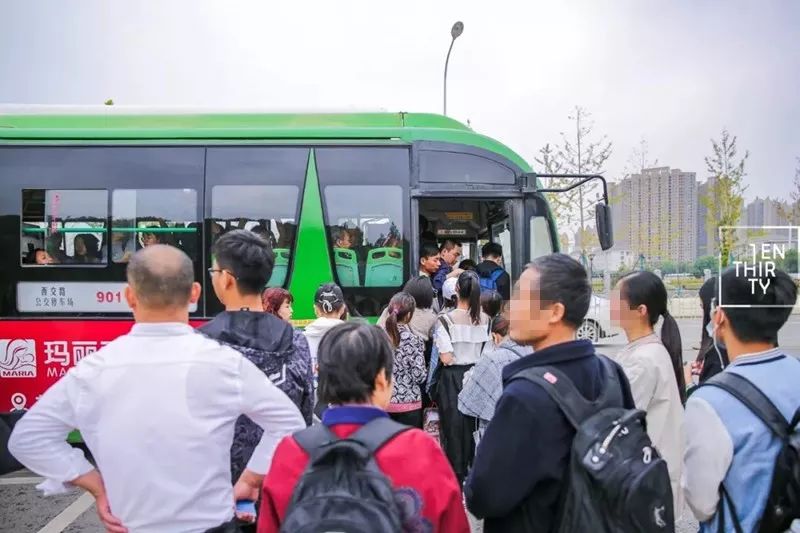 每一辆901，都承载着武汉江夏上万学子的青春