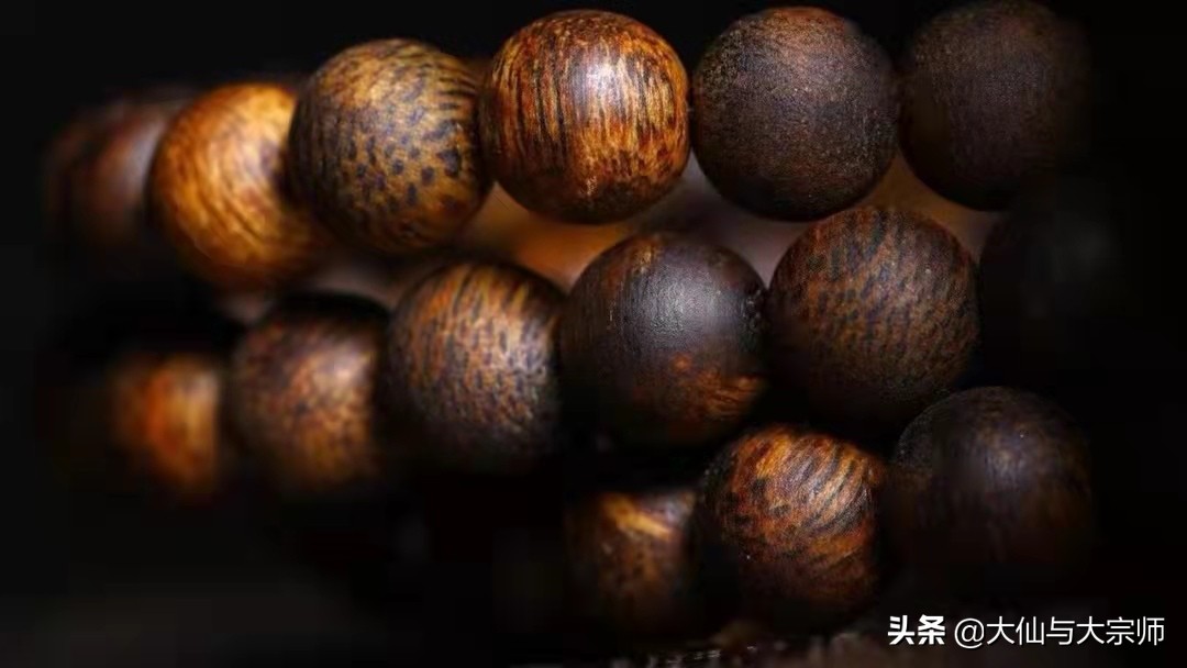 1串43克的绿奇楠手串目前价位多少,100元左右的奇楠手串是真的吗