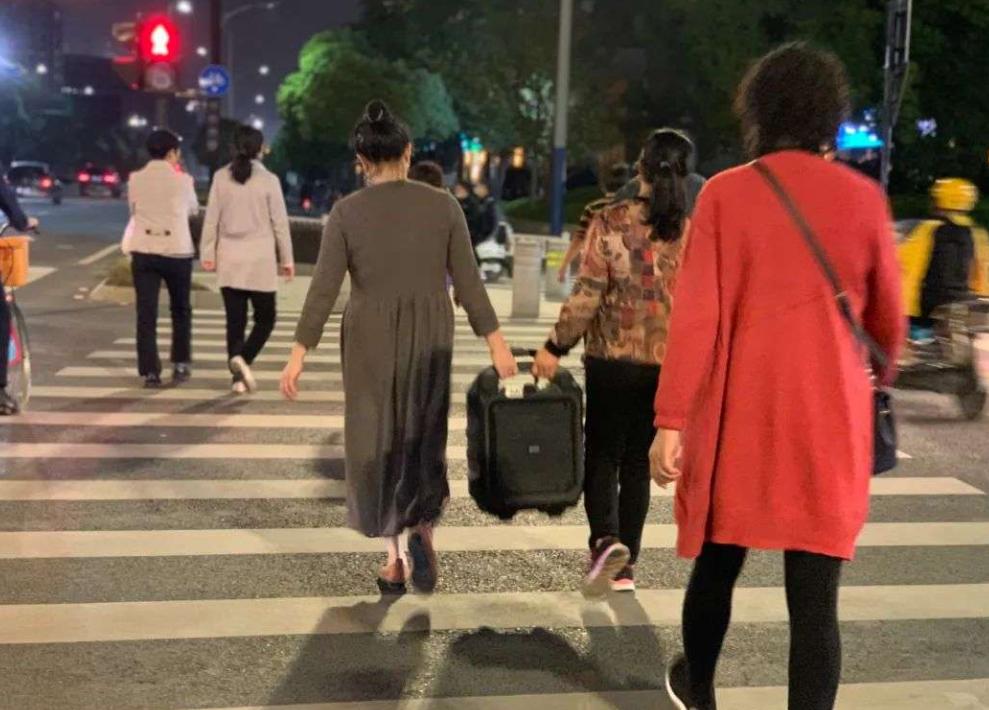 腾讯投资互联网有什么好处,腾讯投资公司靠什么赚钱