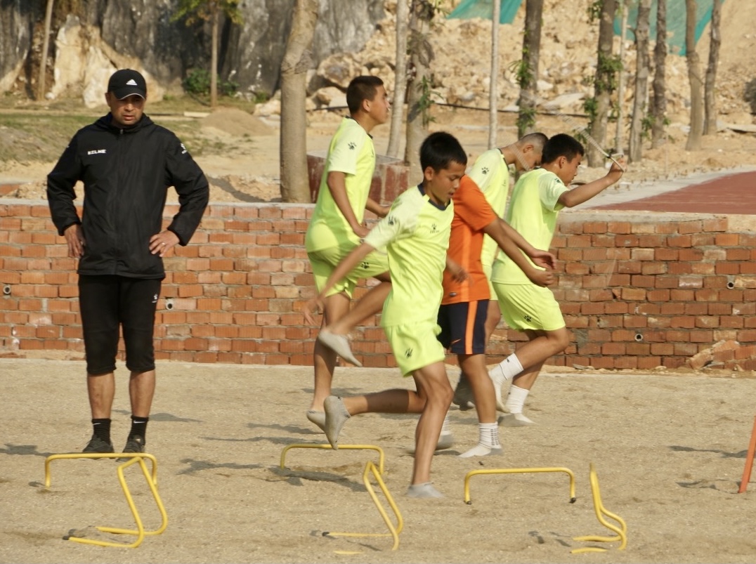 儿子娃娃微访谈|依合山·吾买尔江：我是中国队球迷