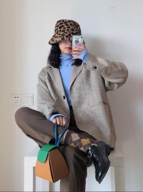 格纹西装穿什么外套好看,格纹西装穿出优雅好气质