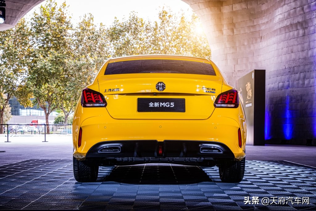 8万级运动轿跑无对手试驾全新mg5,2021款名爵mg51.5l青春豪华版内饰