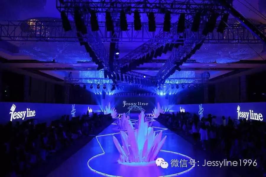 盘点阿依莲那些年夏季流行款式,阿依莲衣服测评