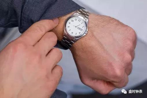 知道这些戴表小贴士，假期出门浪超安心