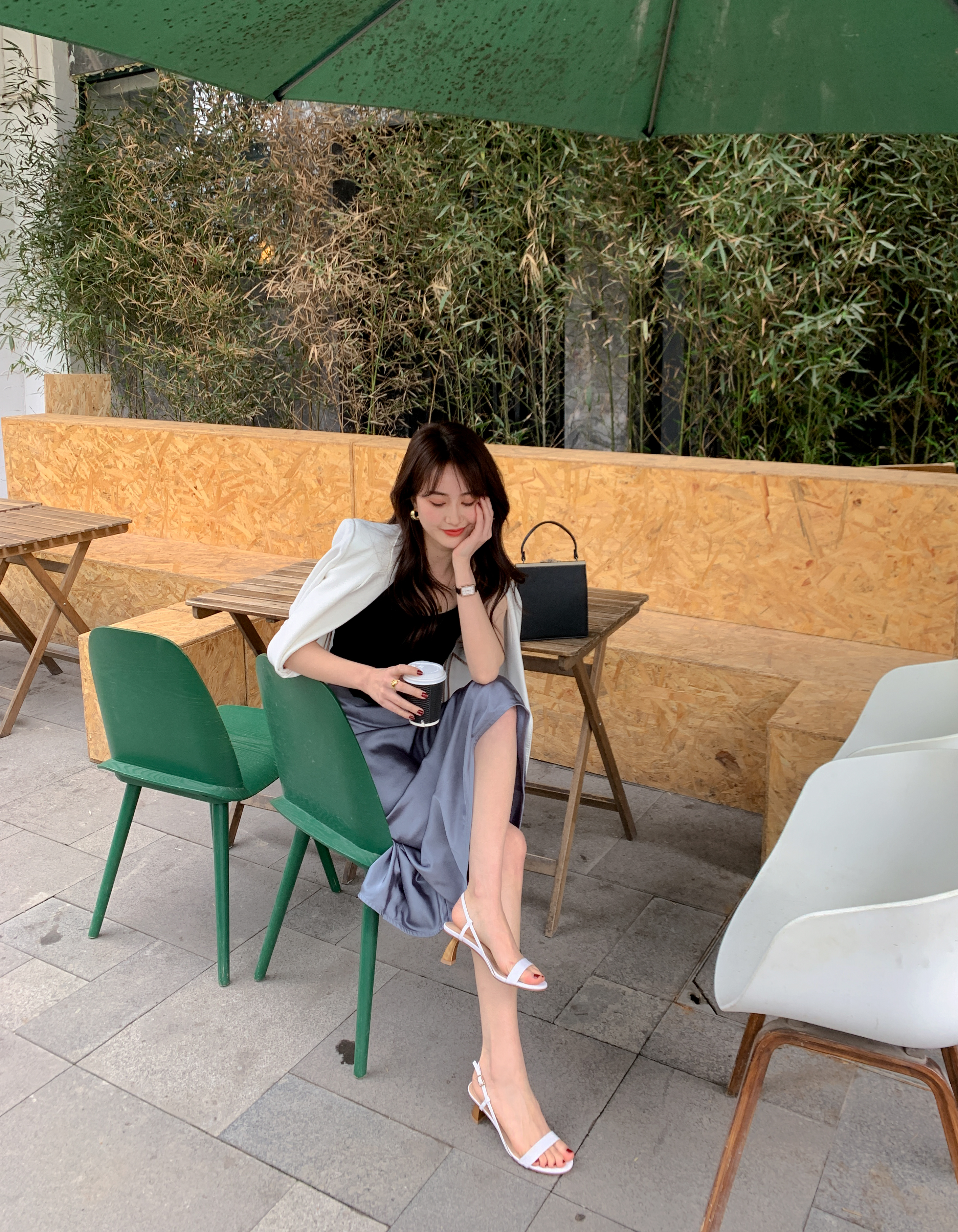 方头细跟凉鞋高跟鞋搭配,黑色尖头细跟高跟鞋怎么搭配上衣