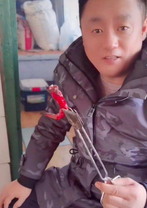 宋晓峰厨房脏成垃圾场？灶台太脏与赵本山家成对比，皮校长蹭吃喝