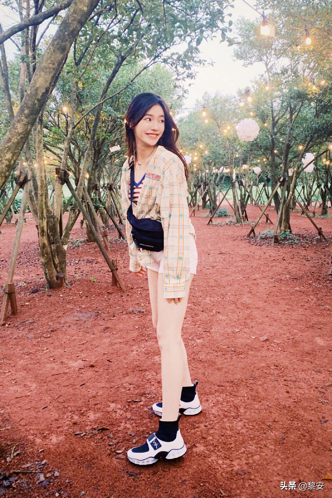 林允穿高档运动鞋,林允穿什么运动鞋