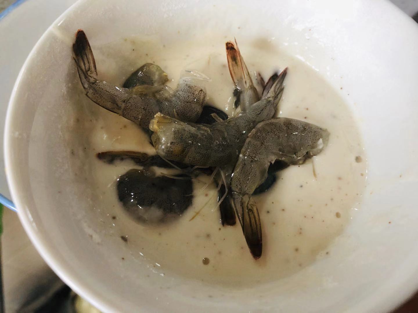 小河虾怎么炒好吃又营养,春天鲜味家常菜推荐之韭菜炒河虾