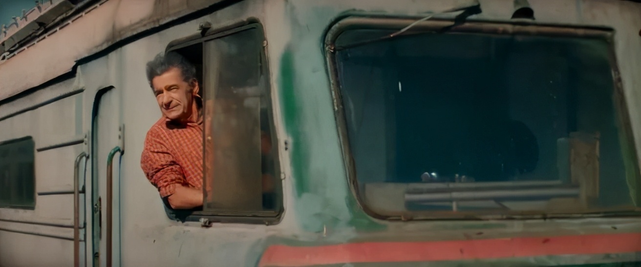 《文胸奇缘》：火车司机拿着文胸到处寻找失主，这影片太不正经了