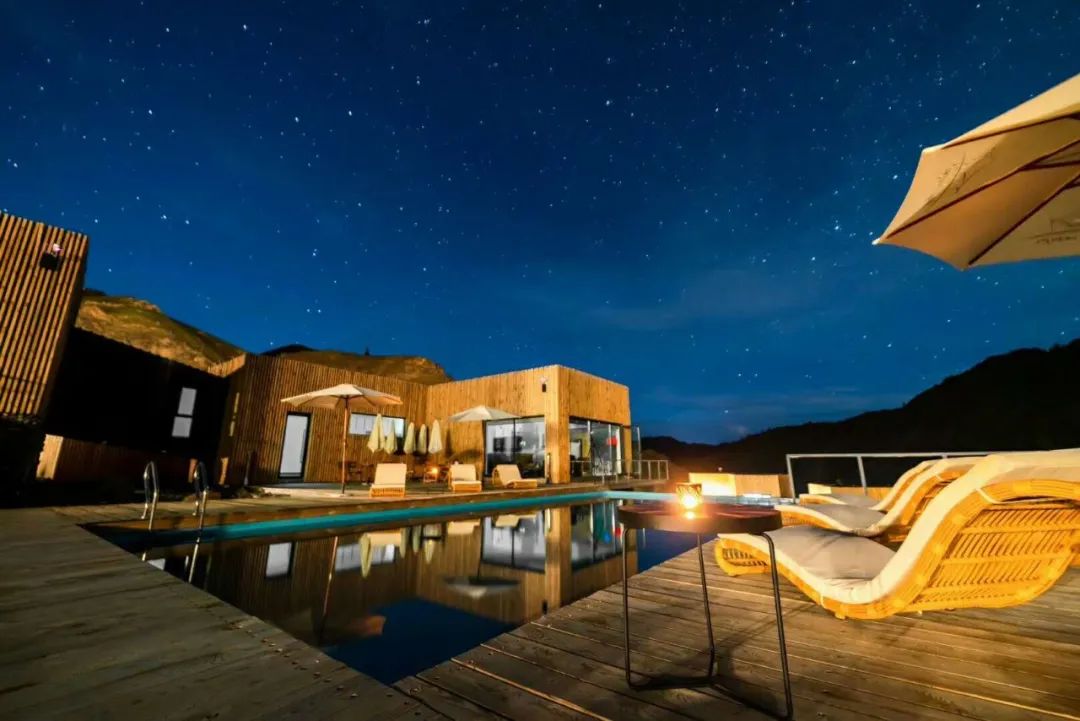 霸气！提前2月预定，仅15间客房，*疆新**这个酒店，够野还够奢