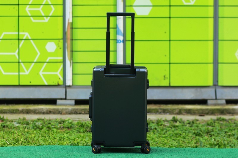 地平线8号行李箱20寸能装多少东西,地平线8号level820英寸行李箱