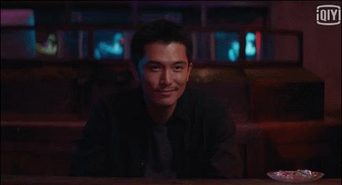 唐人街探案3夜晚一个人关灯,唐人街探案开灯关灯