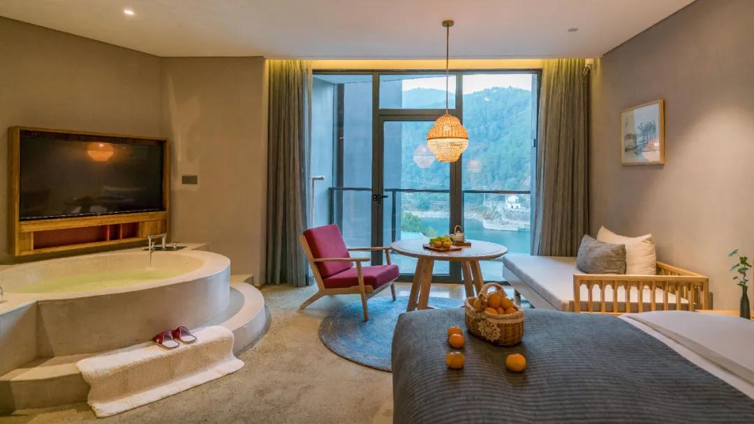 露天温泉小院精品,一房一厅庭院私家温泉