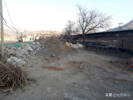 废弃的矿山正在改导致为一座公园,废弃矿坑改导致美丽公园