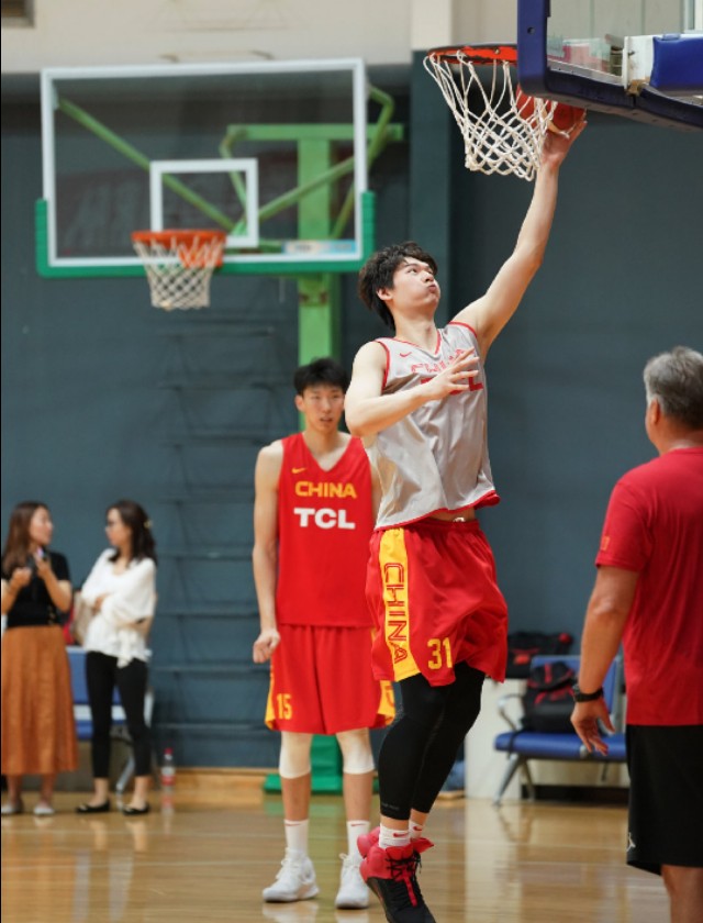 cba穿的李宁篮球鞋,李宁援助cba都给点什么鞋