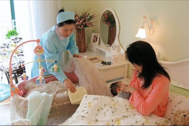 干保姆月嫂照顾老人哪个行业好,请月嫂还要老人帮忙吗