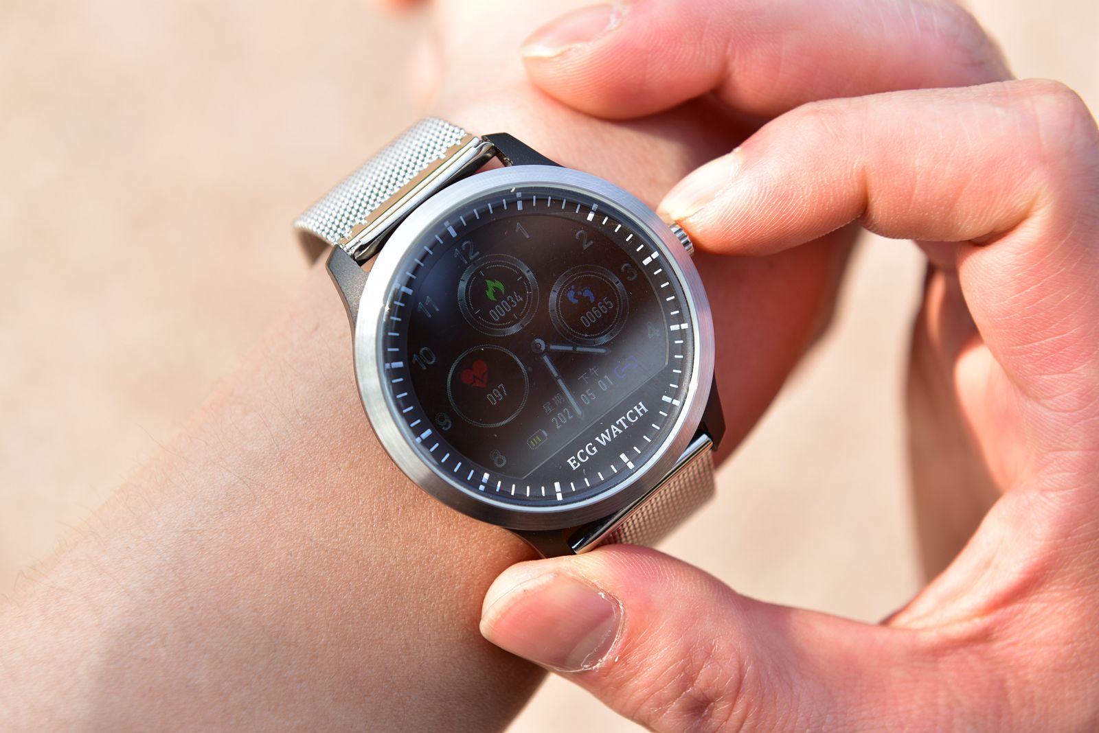 带定位功能的最新款智能手表,功能多续航好的智能手表