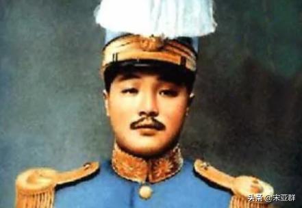 十大元帅中的传奇：贺老总为何两把菜刀能闹起革命来？