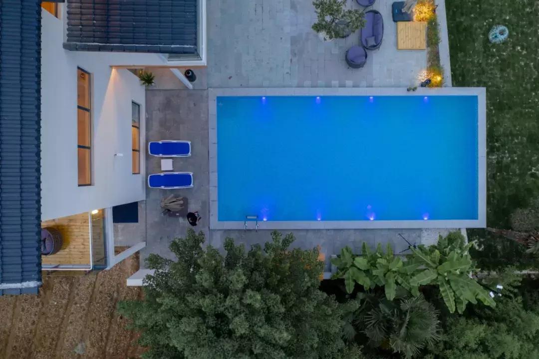 深山废弃的五星级酒店,一个被7万亩竹海包围的树屋酒店