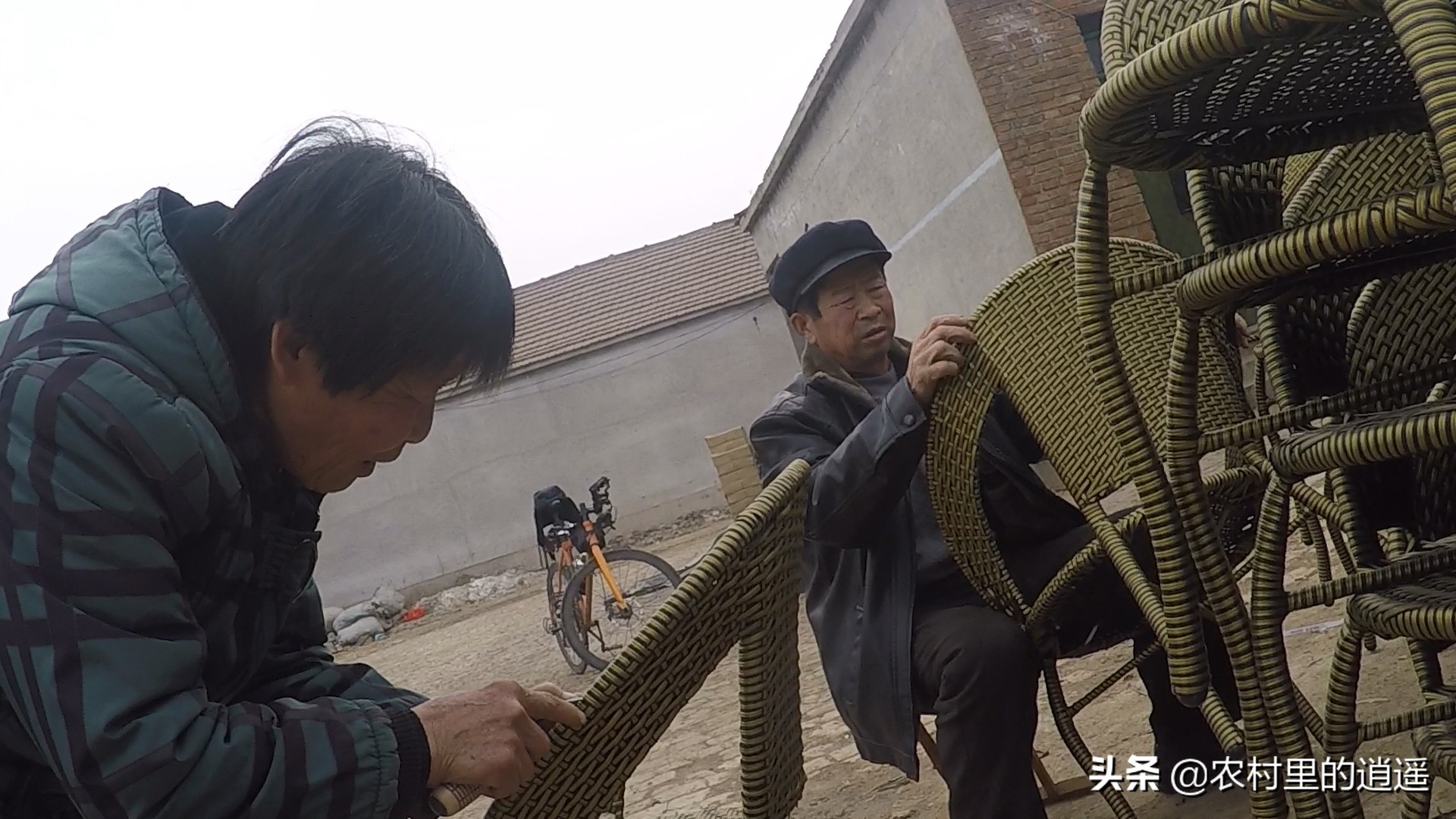 承包手工活编织藤椅,寻找适合农村老人的手工活