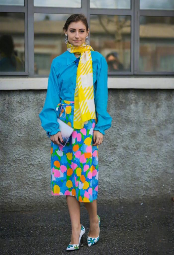 丝巾多种搭配让你变身时髦精,土气又廉价的丝巾穿搭技巧