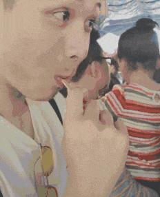 去按脚碰到前女友，怎么化解尴尬