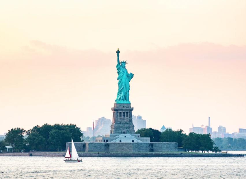 美国富豪把穷人喻为“需要保持饥饿感的狗”，引发巨大争议