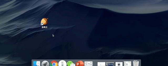 老板看到员工电脑桌面乱七八糟的,新来的同事把电脑桌面换成全家福