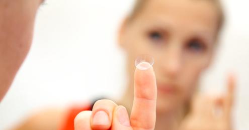 冰敷眼睛和热敷眼睛有什么好处,过敏引起的眼睛水肿冰敷还是热敷