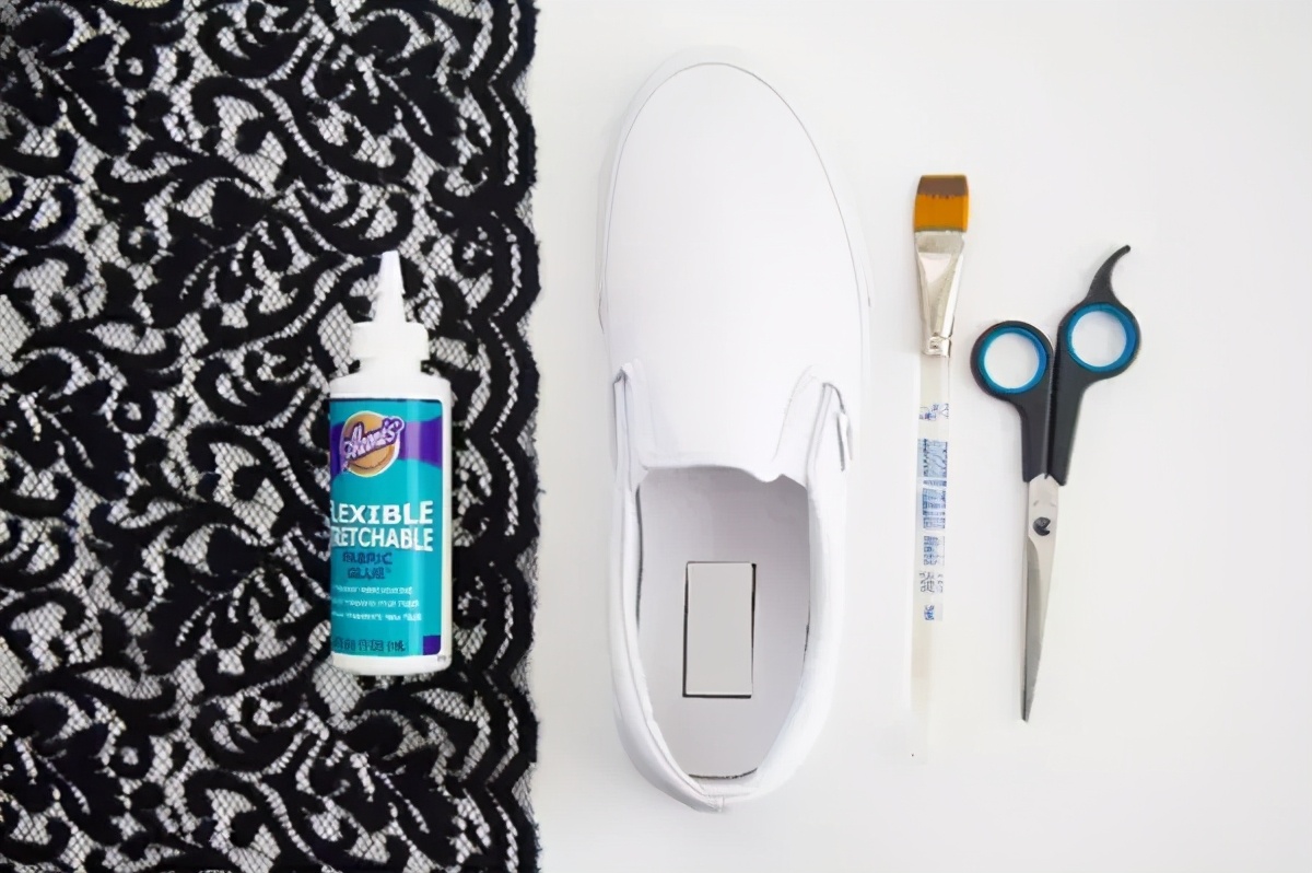 穿腻了小白鞋可以这样来改造,教你把小白鞋变潮流