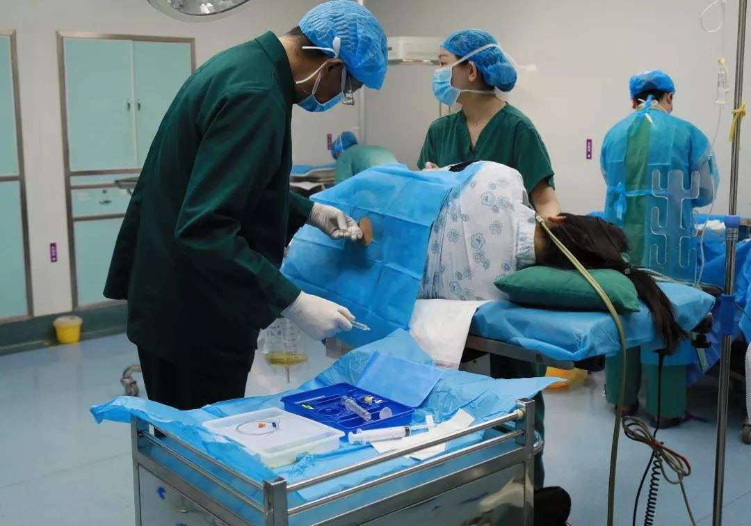 剖腹产二胎妈妈的真实感受,第一次剖腹产的感觉怎么样