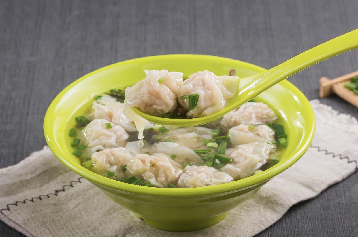 鲜肉馄饨要想做出来好吃是有诀窍,皮薄肉嫩汤鲜味美的千里香馄饨