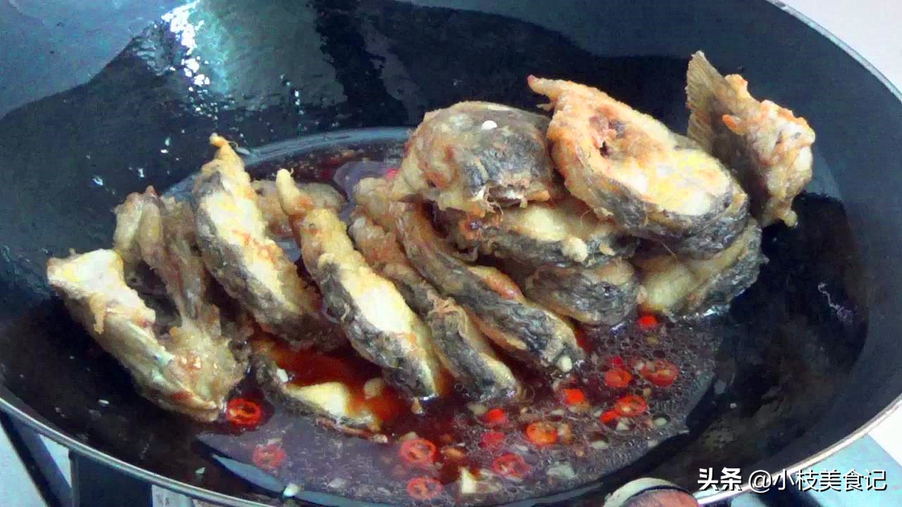 这样做的草鱼鲜嫩又入味还没腥味,草鱼这样吃才过瘾教你秘制做法