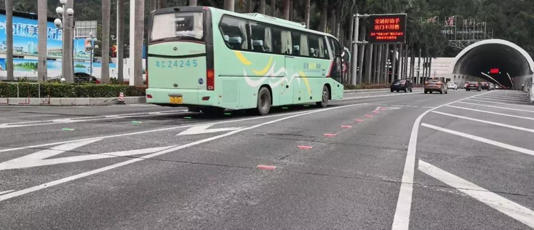 珠海板樟山慢行隧道,珠海板樟山隧道千米红色长廊入口