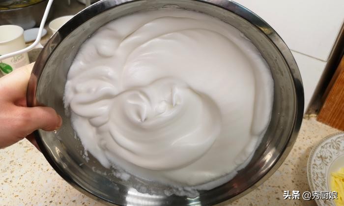 如何做蛋糕不用电饭煲也不用烤箱,不用烤箱不用电饭锅的蛋糕教程